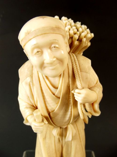 JAPANESE MEIJI PERIOD IVORY OKIMONO OF A WOOD GATHERER SIGNED - ADDITIONAL PHOTO 2