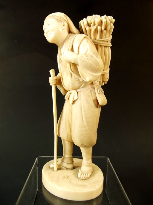 JAPANESE MEIJI PERIOD IVORY OKIMONO OF A WOOD GATHERER SIGNED - ADDITIONAL PHOTO 3