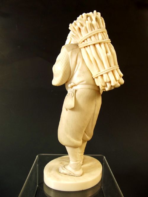 JAPANESE MEIJI PERIOD IVORY OKIMONO OF A WOOD GATHERER SIGNED - ADDITIONAL PHOTO 4