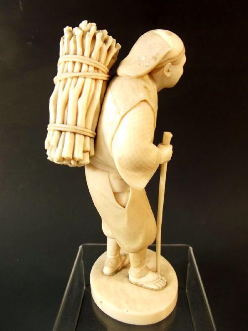 JAPANESE MEIJI PERIOD IVORY OKIMONO OF A WOOD GATHERER SIGNED - ADDITIONAL PHOTO 5