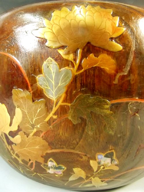 LARGE JAPANESE MEIJI PERIOD HIBACHI GILT LACQUER DECORATION - ADDITIONAL PHOTO 5
