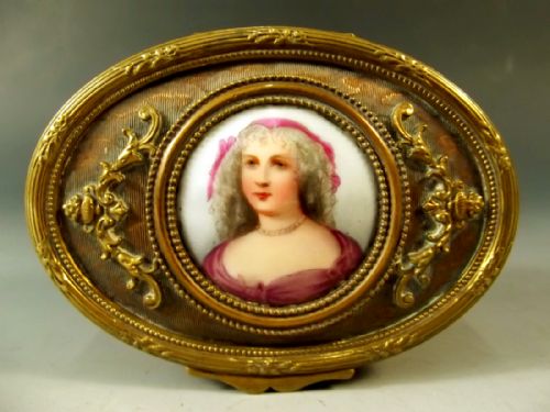 FRENCH ORMOLU PORTRAIT TOPPED TRINKET BOX - ADDITIONAL PHOTO 5
