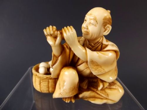 JAPANESE MEIJI PERIOD IVORY OKIMONO THE EGG TESTER - ADDITIONAL PHOTO 1