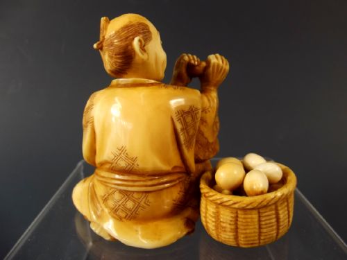 JAPANESE MEIJI PERIOD IVORY OKIMONO THE EGG TESTER - ADDITIONAL PHOTO 3