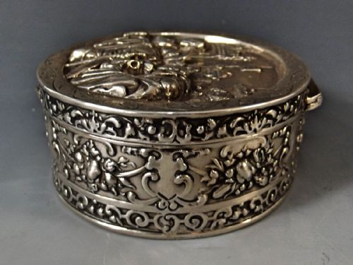 HANAU SILVER BOX EMBOSSED WITH TAVERN SCENE 1909 - ADDITIONAL PHOTO 4