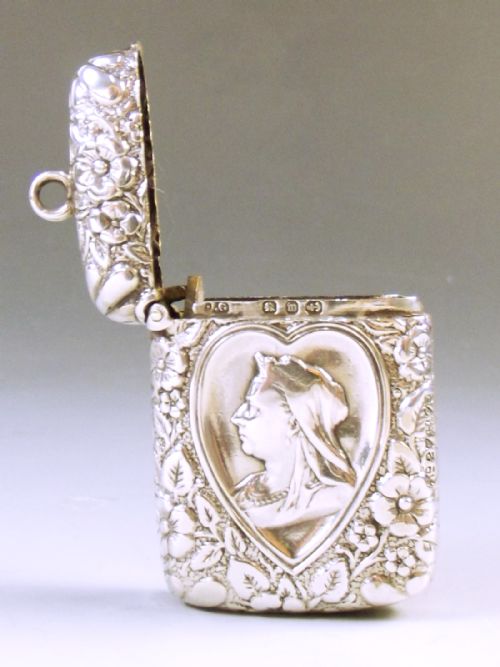 VICTORIAN SILVER QUEEN VICTORIA VESTA CASE 1896 - ADDITIONAL PHOTO 4