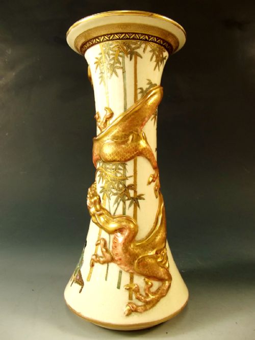 PAIR OF JAPANESE SATSUMA DRAGON MOULDED VASES MEIJI PERIOD - ADDITIONAL PHOTO 2