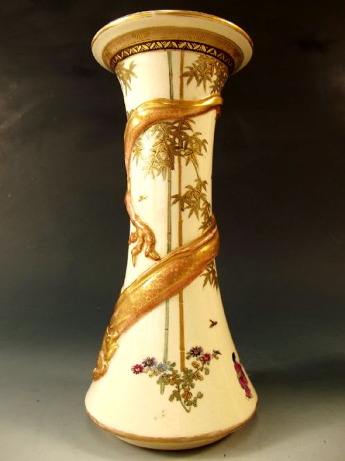 PAIR OF JAPANESE SATSUMA DRAGON MOULDED VASES MEIJI PERIOD - ADDITIONAL PHOTO 3