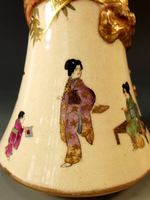PAIR OF JAPANESE SATSUMA DRAGON MOULDED VASES MEIJI PERIOD - ADDITIONAL PHOTO 4