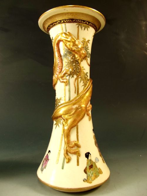 PAIR OF JAPANESE SATSUMA DRAGON MOULDED VASES MEIJI PERIOD - ADDITIONAL PHOTO 5