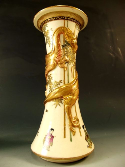 PAIR OF JAPANESE SATSUMA DRAGON MOULDED VASES MEIJI PERIOD - ADDITIONAL PHOTO 8
