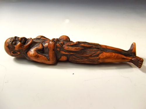 JAPANESE BOXWOOD NETSUKE SENNIN WITH OCTOPUS - ADDITIONAL PHOTO 5