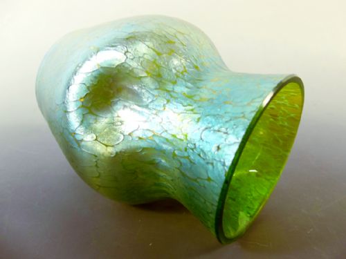 BOHEMIAN LOETZ BLUE ON GREEN PAPILLON GLASS VASE - ADDITIONAL PHOTO 3