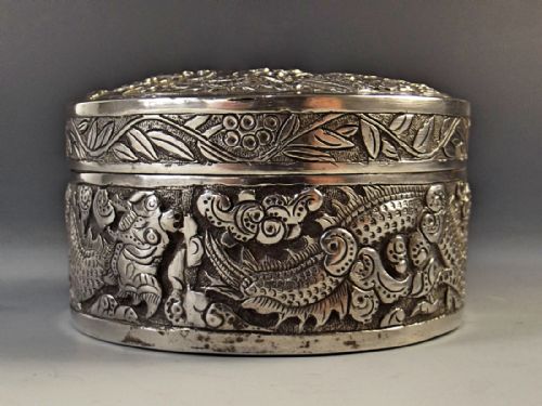 CHINESE SILVER BOX WITH EMBOSSED DECORATION C1900 - ADDITIONAL PHOTO 4
