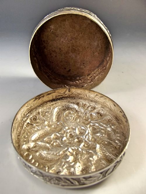 CHINESE SILVER BOX WITH EMBOSSED DECORATION C1900 - ADDITIONAL PHOTO 5