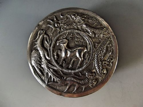 CHINESE SILVER BOX WITH EMBOSSED DECORATION C1900 - ADDITIONAL PHOTO 1