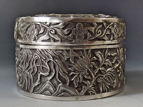 CHINESE SILVER BOX WITH EMBOSSED DECORATION C1900 - ADDITIONAL PHOTO 2