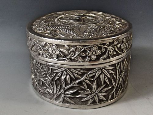 CHINESE SILVER BOX WITH EMBOSSED DECORATION C1900 - ADDITIONAL PHOTO 3