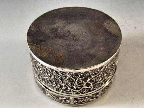 CHINESE SILVER BOX WITH EMBOSSED DECORATION C1900 - ADDITIONAL PHOTO 6