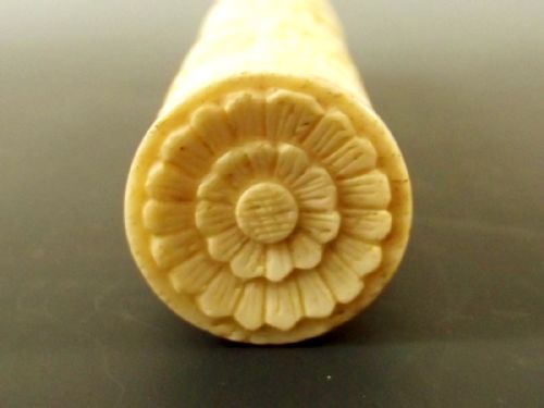 CHINESE CANTON IVORY NEEDLE CASE WITH NEEDLES C1840 - ADDITIONAL PHOTO 4