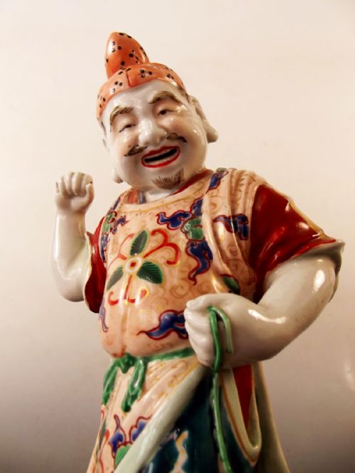 JAPANESE MEIJI PERIOD KUTANI PORCELAIN EBISU FIGURINE - ADDITIONAL PHOTO 5