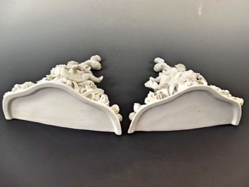 PAIR OF DRESDEN PORCELAIN CHERUB WALL SHELVES C1880 - ADDITIONAL PHOTO 4
