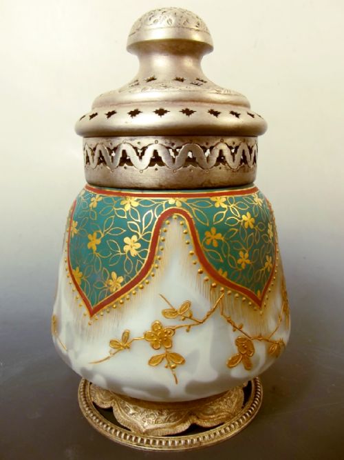 THOMAS WEBB SATIN GLASS POTPOURRI ACORN PATTERN DECORATION - ADDITIONAL PHOTO 2