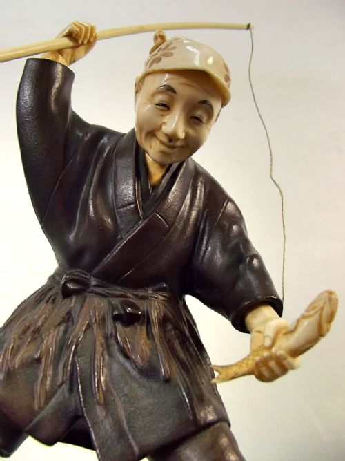 JAPANESE MEIJI PERIOD MIXEDMEDIA BRONZE IVORY AND HARDWOOD FISHERMAN OKIMONO - ADDITIONAL PHOTO 2
