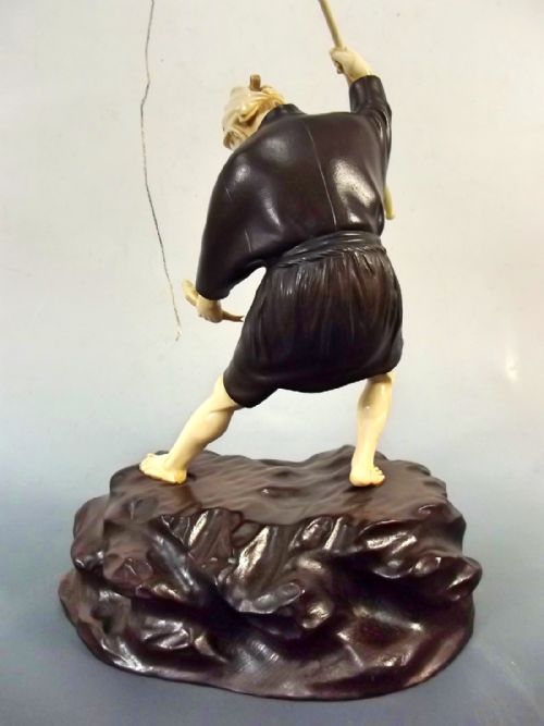JAPANESE MEIJI PERIOD MIXEDMEDIA BRONZE IVORY AND HARDWOOD FISHERMAN OKIMONO - ADDITIONAL PHOTO 4