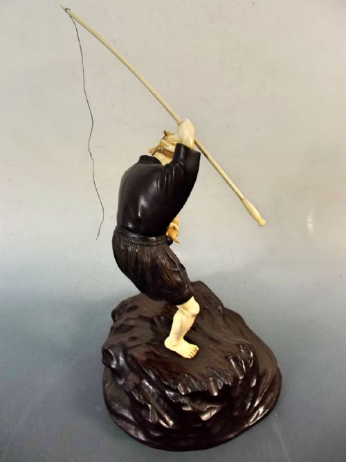 JAPANESE MEIJI PERIOD MIXEDMEDIA BRONZE IVORY AND HARDWOOD FISHERMAN OKIMONO - ADDITIONAL PHOTO 5