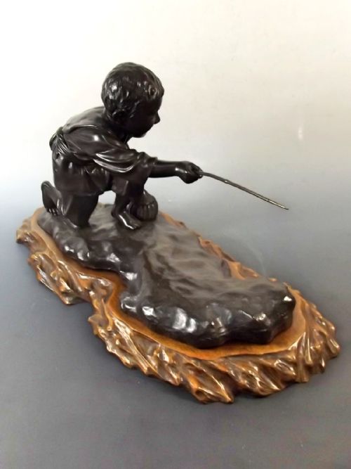 LARGE JAPANESE MEIJI PERIOD BRONZE ON HARDWOOD BASE OF BOY CRABBING - ADDITIONAL PHOTO 8