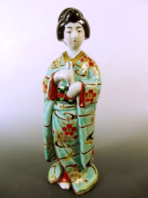 japanese meiji period kutani porcelain figure bijin with fan - CATEGORY: ANTIQUE CERAMICS - DATED 1910