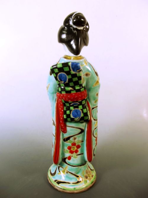 JAPANESE MEIJI PERIOD KUTANI PORCELAIN FIGURE BIJIN WITH FAN - ADDITIONAL PHOTO 3