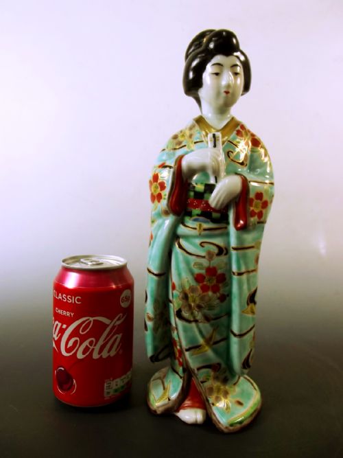 JAPANESE MEIJI PERIOD KUTANI PORCELAIN FIGURE BIJIN WITH FAN - ADDITIONAL PHOTO 7
