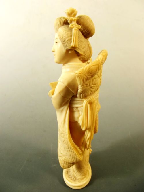 JAPANESE MEIJI PERIOD IVORY GEISHA OKIMONO - ADDITIONAL PHOTO 2