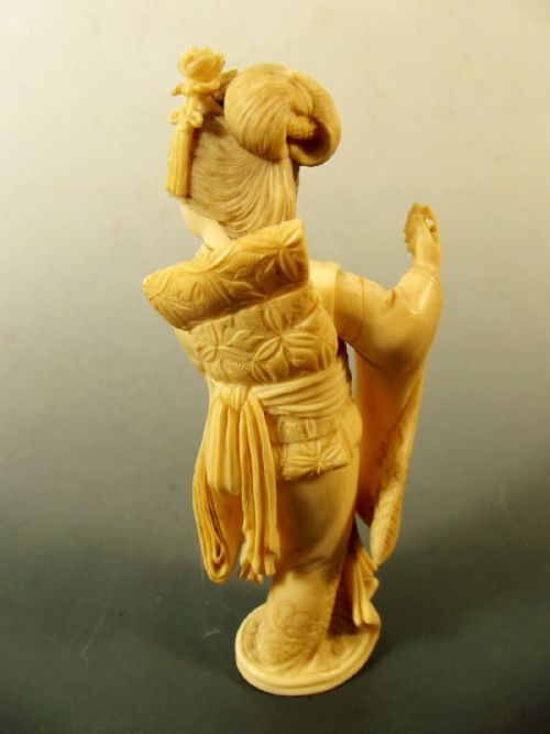 JAPANESE MEIJI PERIOD IVORY GEISHA OKIMONO - ADDITIONAL PHOTO 3