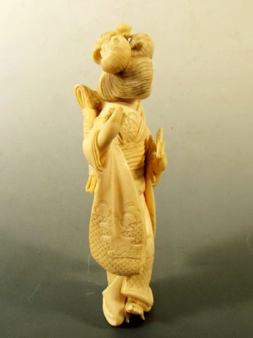 JAPANESE MEIJI PERIOD IVORY GEISHA OKIMONO - ADDITIONAL PHOTO 5