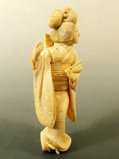JAPANESE MEIJI PERIOD IVORY GEISHA OKIMONO - ADDITIONAL PHOTO 6