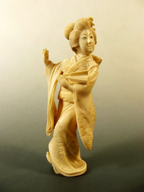 JAPANESE MEIJI PERIOD IVORY GEISHA OKIMONO - ADDITIONAL PHOTO 7