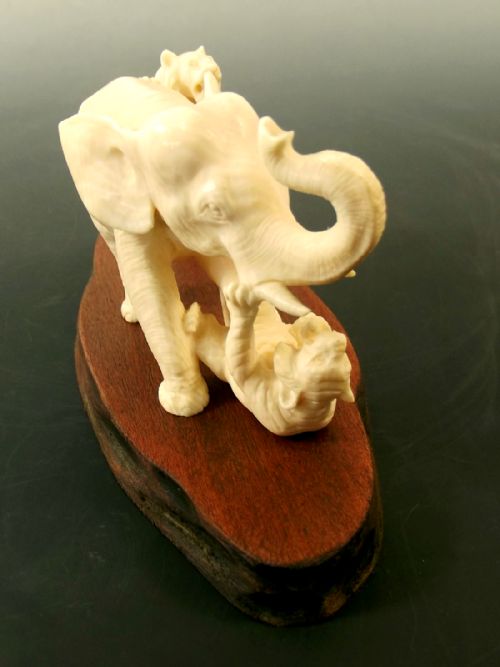 JAPANESE MEIJI PERIOD ONE PIECE IVORY ELEPHANT AND TIGERS OKIMONO - ADDITIONAL PHOTO 3