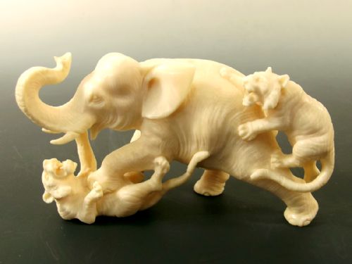 JAPANESE MEIJI PERIOD ONE PIECE IVORY ELEPHANT AND TIGERS OKIMONO - ADDITIONAL PHOTO 7