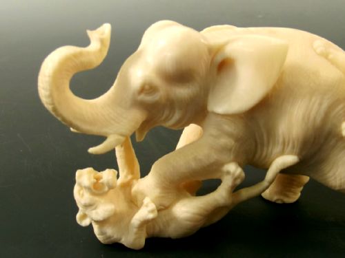 JAPANESE MEIJI PERIOD ONE PIECE IVORY ELEPHANT AND TIGERS OKIMONO - ADDITIONAL PHOTO 8