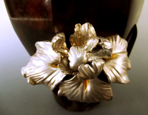 JAPANESE MEIJI PERIOD BRONZE PEONY VASE - ADDITIONAL PHOTO 2