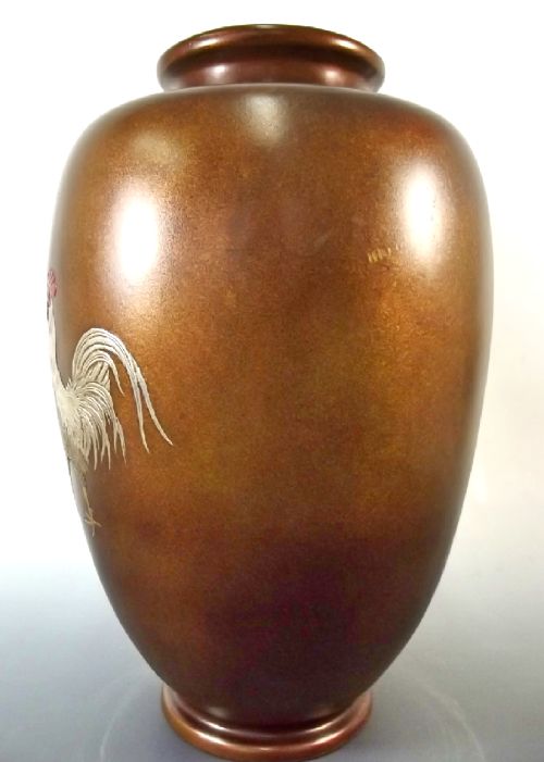LARGE JAPANESE BRONZE MIXED METAL ONLAID COCKEREL VASE MEIJI PERIOD - ADDITIONAL PHOTO 4