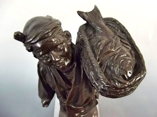 JAPANESE MEIJI PERIOD BRONZE FISHERMAN OKIMONO - ADDITIONAL PHOTO 7