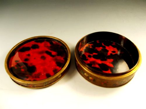 18TH C FRENCH VERNISMARTIN LACQUER HAND PAINTED BONBONNIERE - ADDITIONAL PHOTO 7