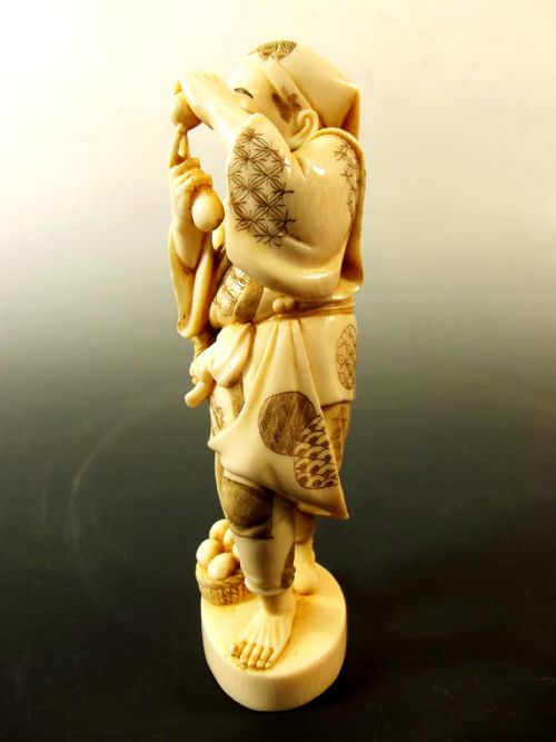 JAPANESE MEIJI PERIOD IVORY EGG TESTER OKIMONO - ADDITIONAL PHOTO 1