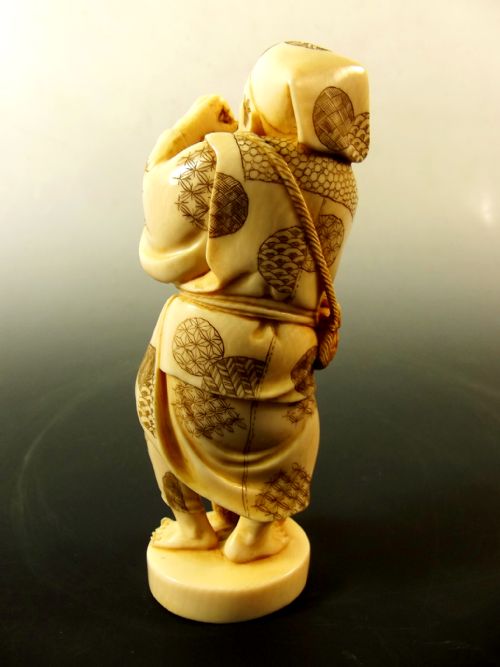 JAPANESE MEIJI PERIOD IVORY EGG TESTER OKIMONO - ADDITIONAL PHOTO 3