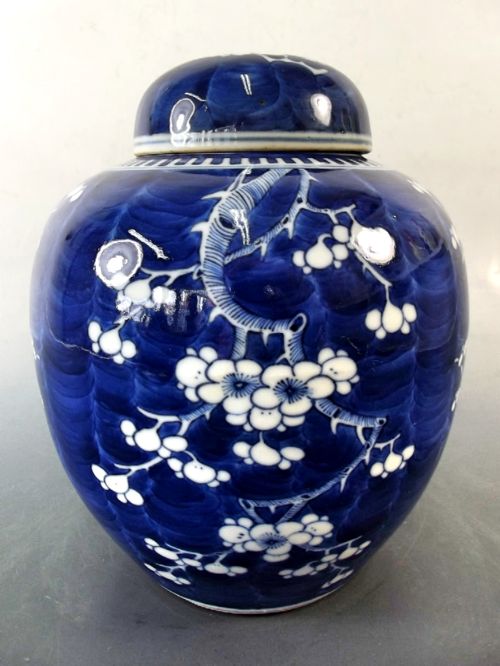 a good 19th century chinese porcelain ginger jar and cover - CATEGORY: ANTIQUE CERAMICS - DATED 19TH CENTURY