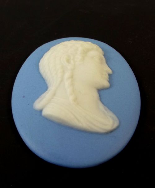 wedgwood porcelain medallion of a woman c1810 - CATEGORY: ANTIQUE CERAMICS - DATED 19TH CENTURY